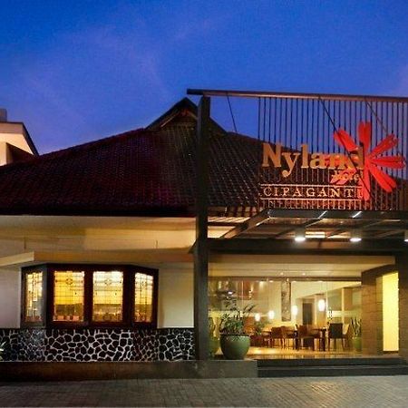 Reddoorz Plus @ Cipaganti Street 3 Bandung Exterior photo