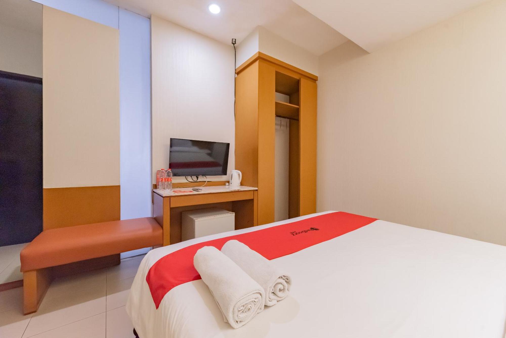 Reddoorz Plus @ Cipaganti Street 3 Bandung Exterior photo