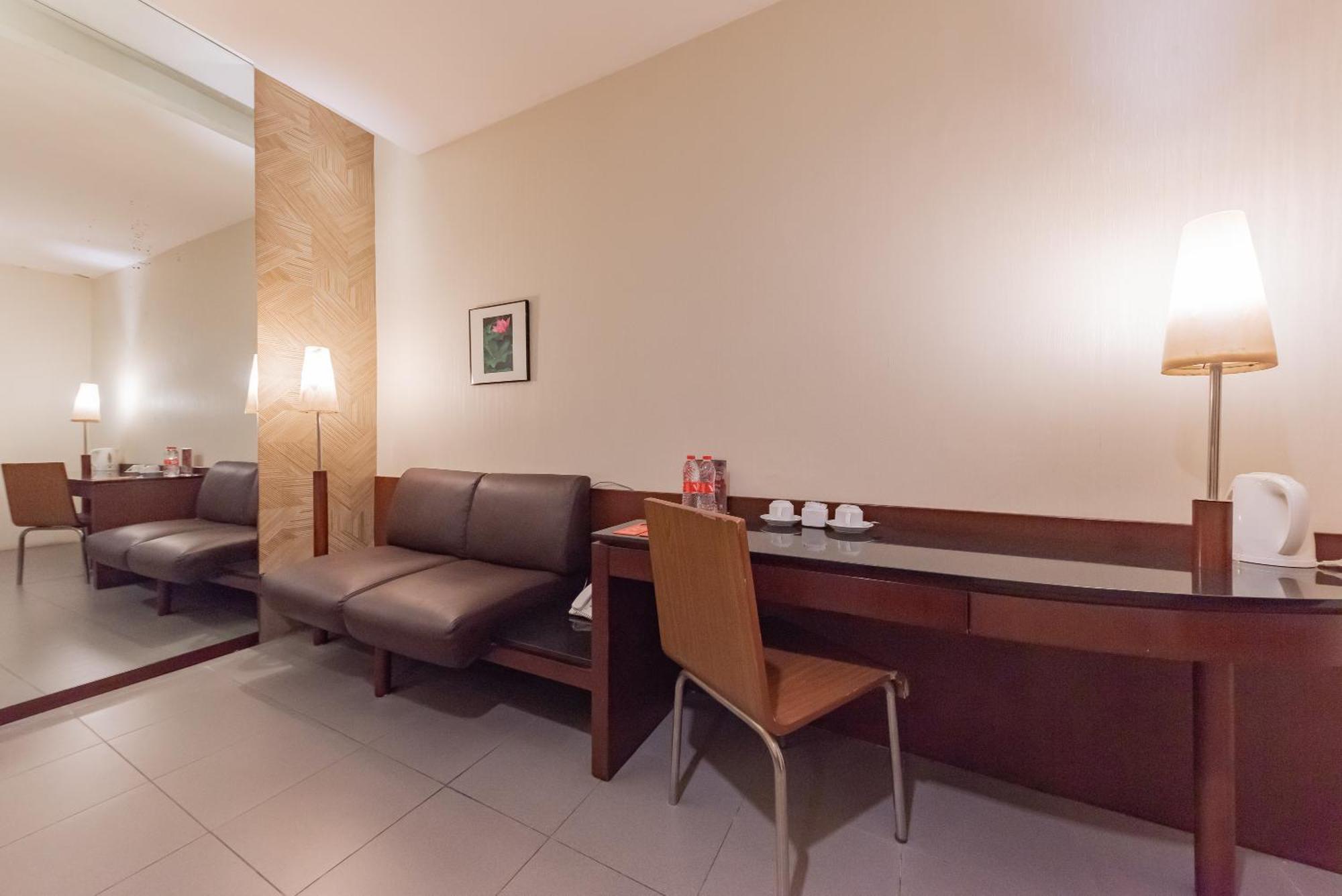 Reddoorz Plus @ Cipaganti Street 3 Bandung Exterior photo