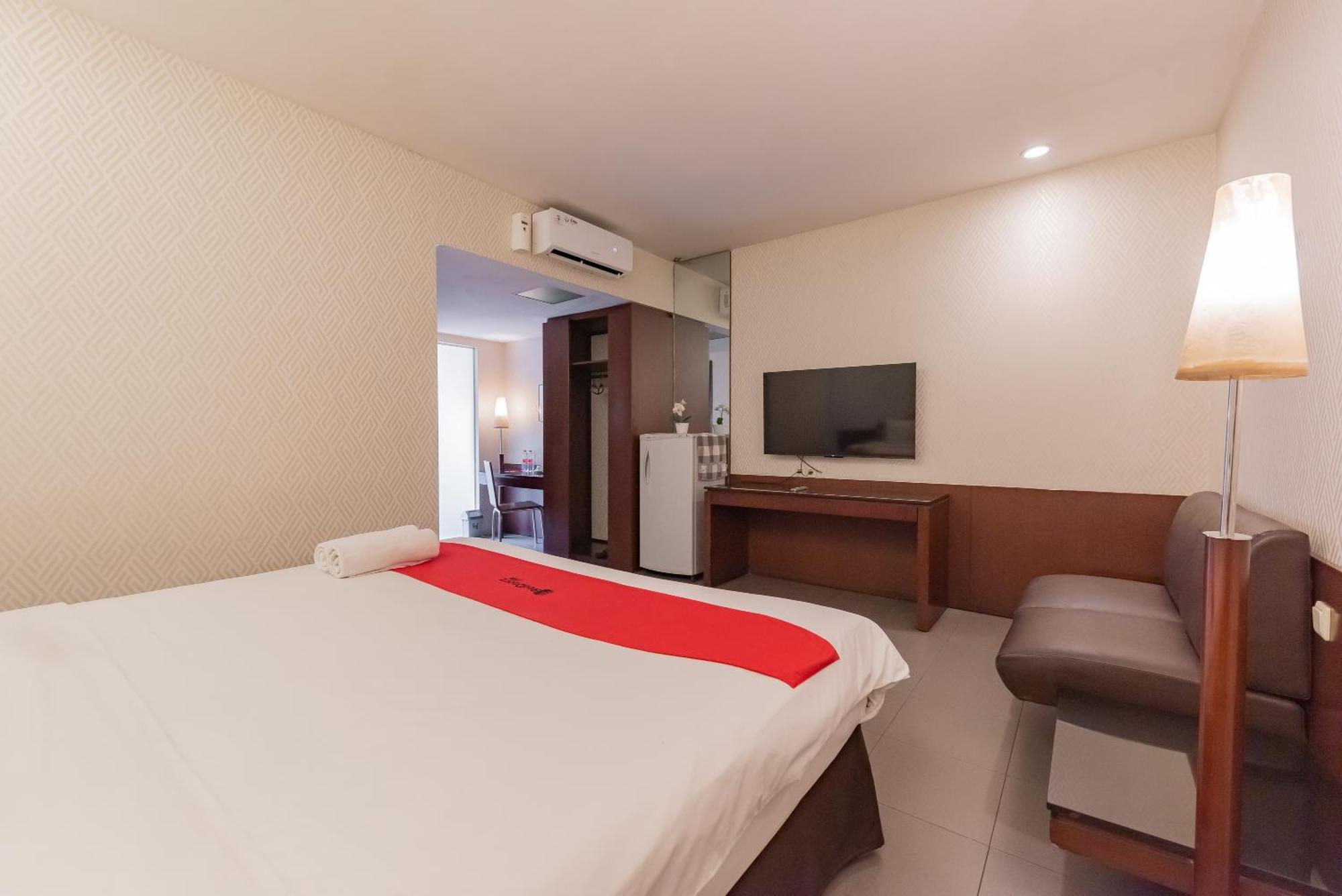 Reddoorz Plus @ Cipaganti Street 3 Bandung Exterior photo