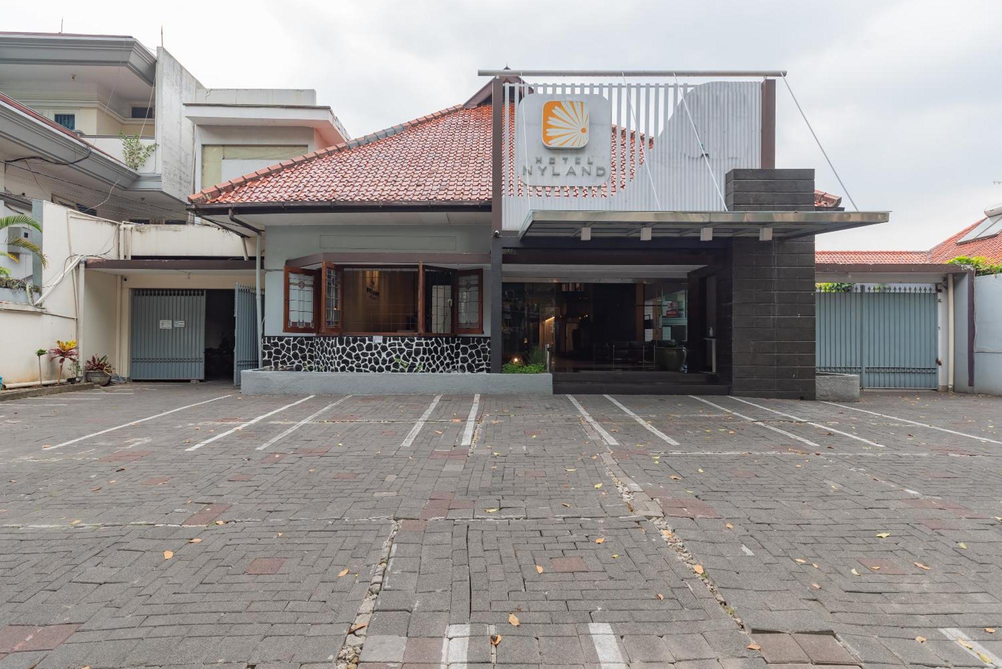 Reddoorz Plus @ Cipaganti Street 3 Bandung Exterior photo