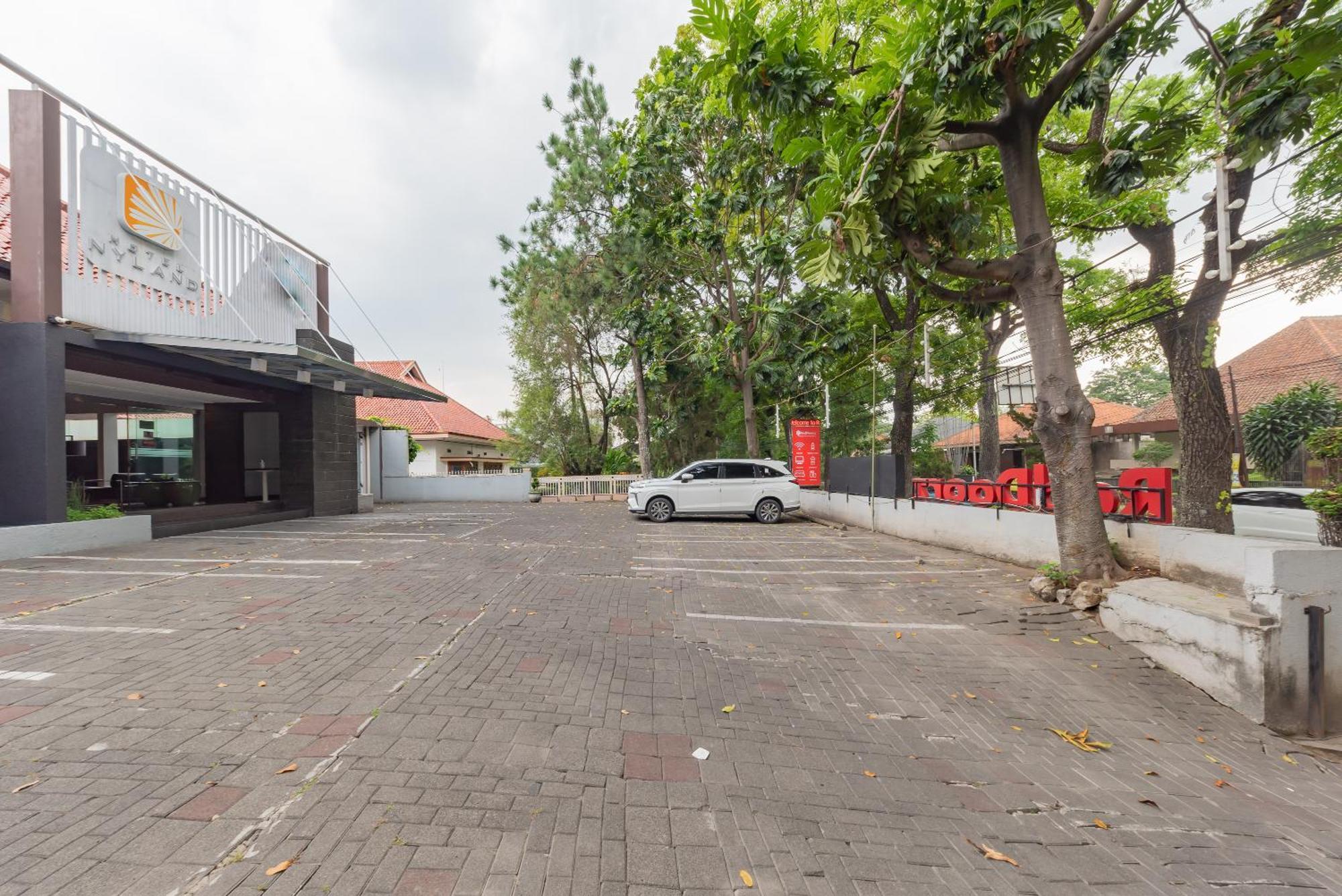 Reddoorz Plus @ Cipaganti Street 3 Bandung Exterior photo
