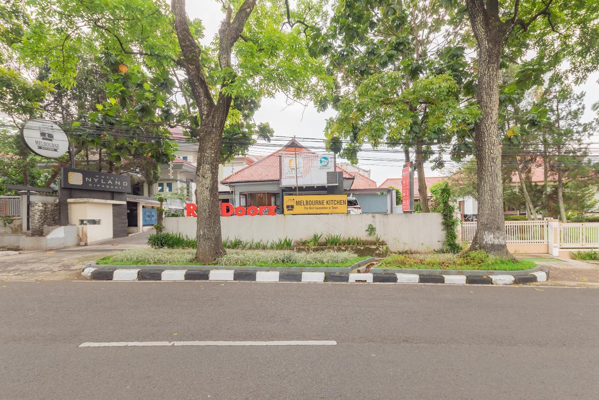 Reddoorz Plus @ Cipaganti Street 3 Bandung Exterior photo