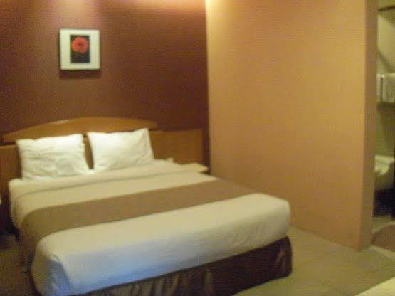 Reddoorz Plus @ Cipaganti Street 3 Bandung Exterior photo